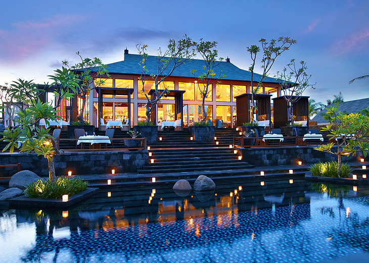 Cheap holiday deals at St Regis Hotel Bali with netflights.com